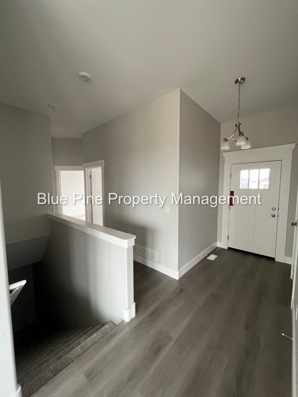 Building Photo - 4211 N Ventura Ave