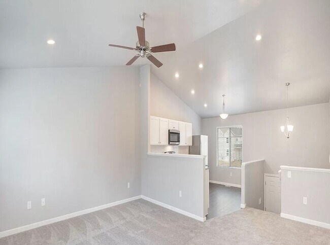 Building Photo - Beautiful family home in Fowlerville