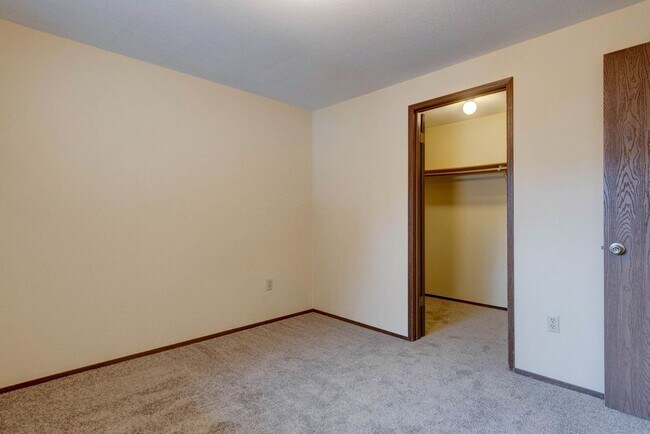 Building Photo - 0852-325 NE Kettle St #107