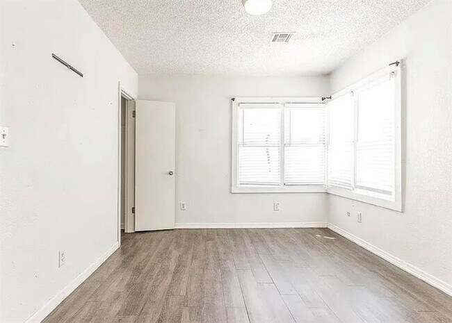 Building Photo - 2140 NW 36th St