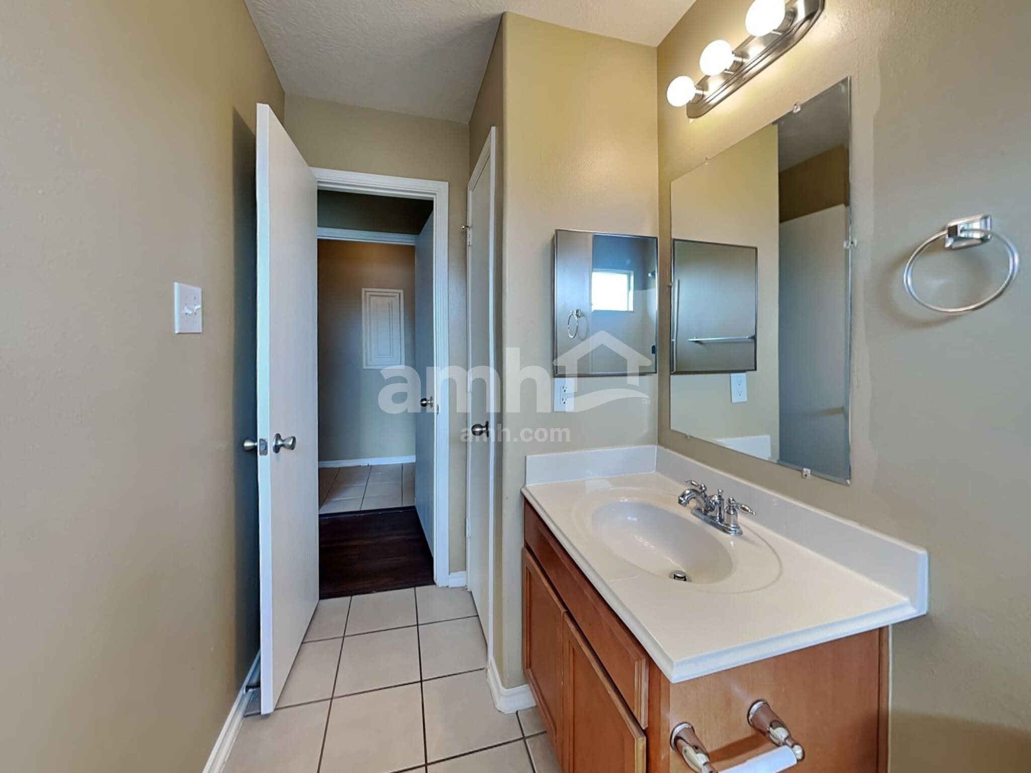 Building Photo - 8918 Farm Ridge Ln