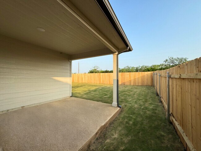Building Photo - 4 BR + OFFICE/ 3 BA in Seguin - 2042 SF on GREENBELT - Arroyo Ranch!