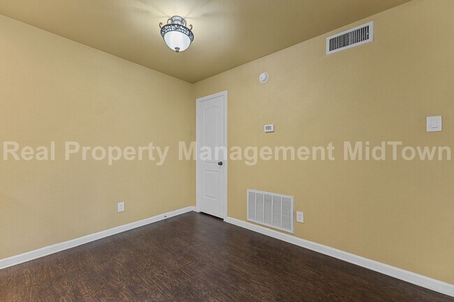 Building Photo - 5516 Boca Raton Blvd