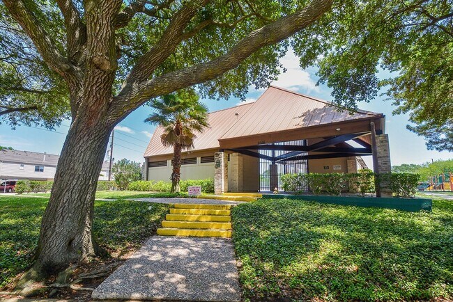 Building Photo - 3 BEDROOM TOWNHOME FOR LEASE IN LANGHAM CREEK