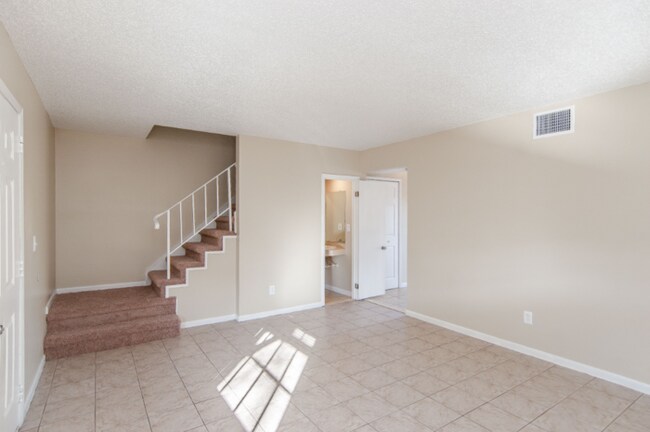 Building Photo - Cute Winter Park duplex available