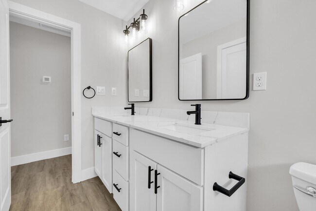 Building Photo - 6 BED/4 BATH Complete remodel with backyard pool & bar