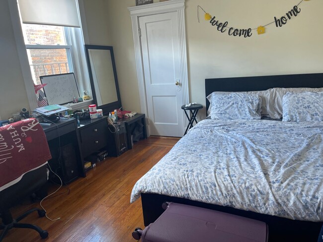 Building Photo - July 1 Studio No Fee Students Ok  Heat HW Inc No FEE Laundry Close to BU and Green lins