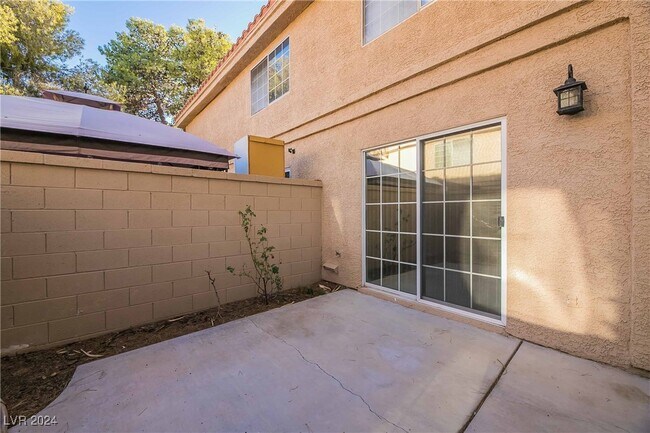Building Photo - 2815 Dawn Crossing Dr