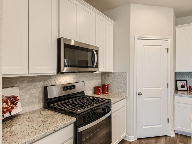 Building Photo - 512 Dayspring Cv