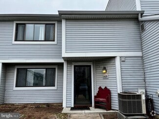 Building Photo - 305 Continental Dr