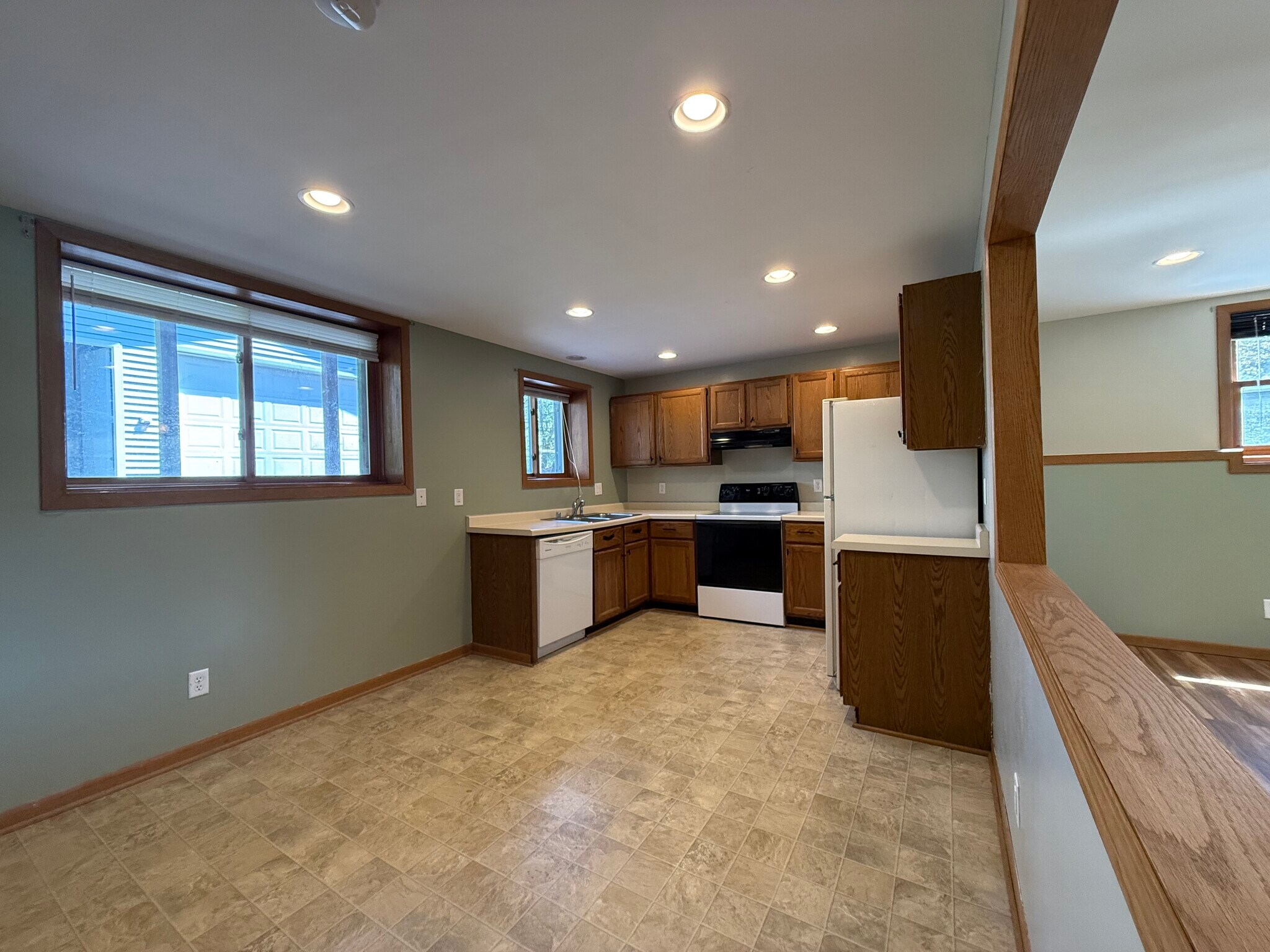 Building Photo - 632 S Colonial Pky