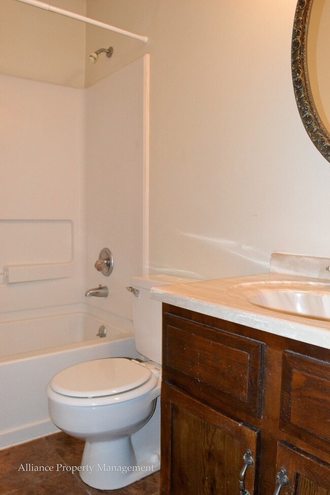 Building Photo - 2025 Shirley Ln