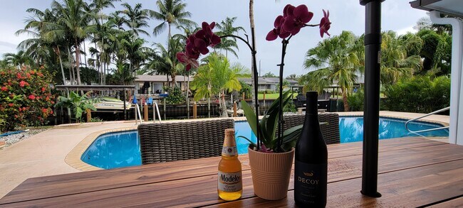 Building Photo - 1036 SW 26th Ave