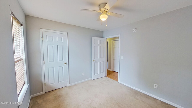 Building Photo - 4156 Sunglow Dr