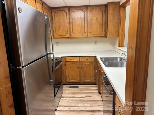 Building Photo - 135 Hillcrest Dr