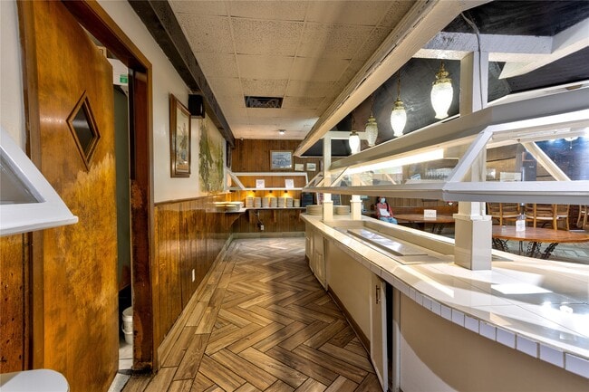 Building Photo - 2414 S Gordon St