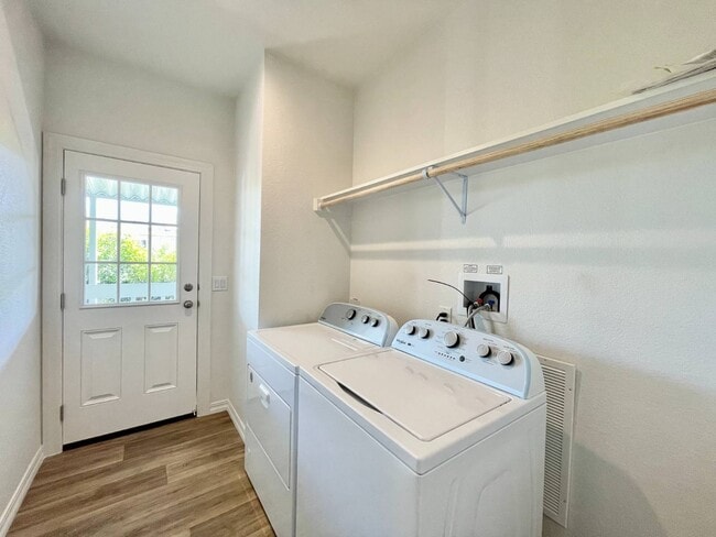 Building Photo - 34 Elm Via