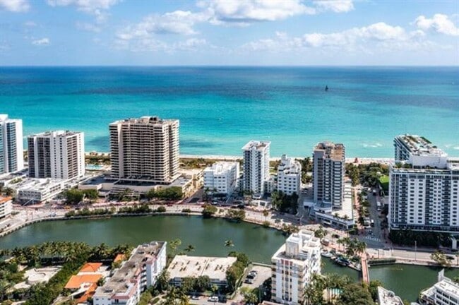 Building Photo - 2457 Collins Ave