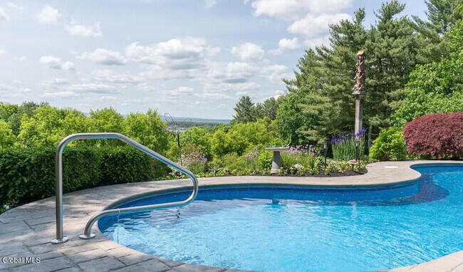 Building Photo - 27 Hill Rd