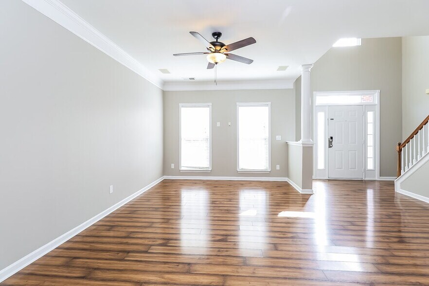 Building Photo - 13138 Planters Row Dr