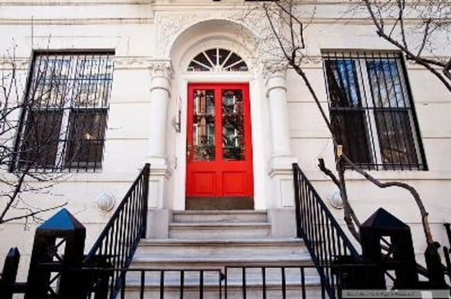 Building Photo - 518 E 11th St