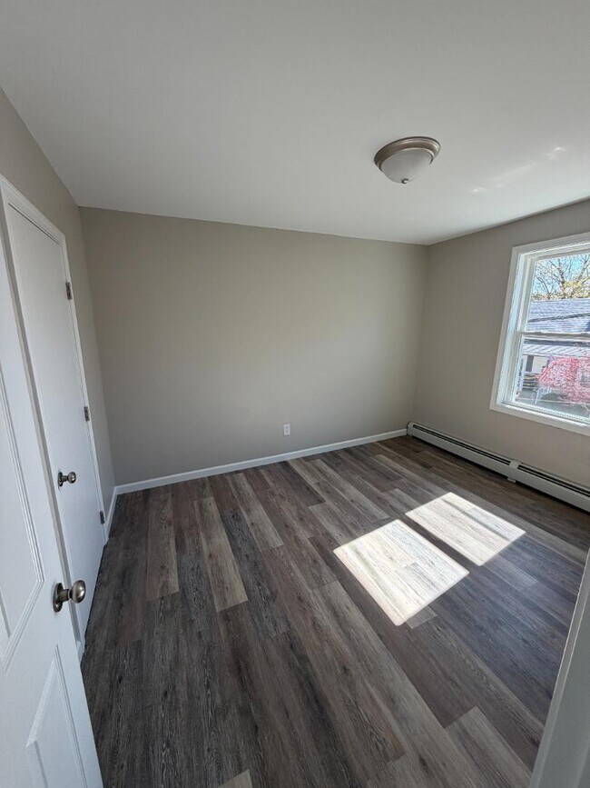 Building Photo - 27 Esmond St