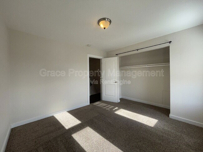 Building Photo - 1125 Sir Galahad Dr