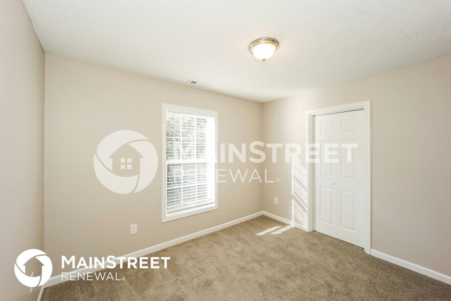 Building Photo - 5151 Hilltop Dr