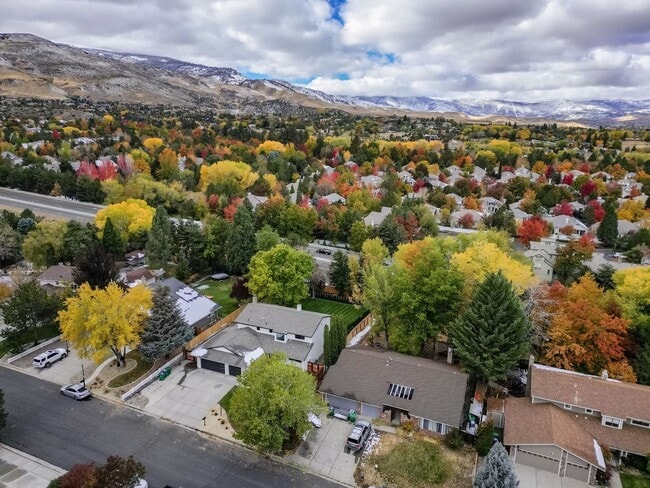 Building Photo - 3390 Thornhill Dr