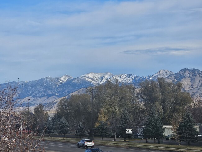 Mountain views off of balcony - 1122 Stoneridge Dr