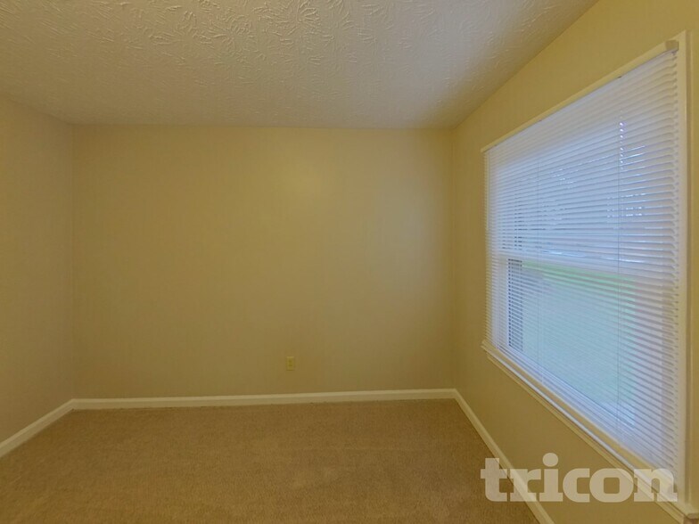 Building Photo - 215 Comstock Ct