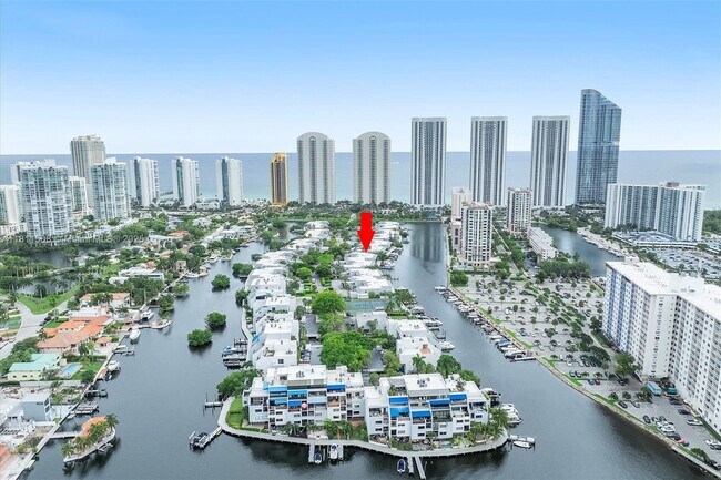 Building Photo - 300 Poinciana Island Dr