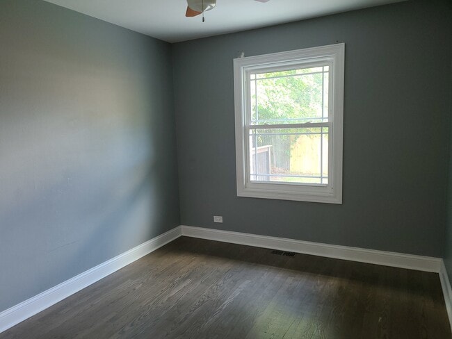 Building Photo - 254 N Slusser St