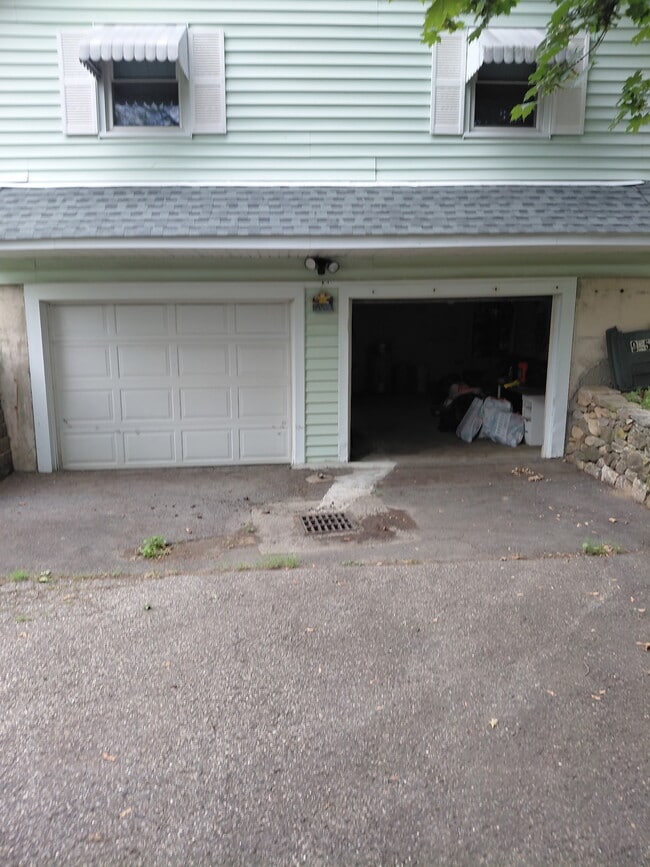 Building Photo - 955 Thorme St