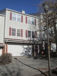 Building Photo - * RE-RENAL AVAILABLE ON 6/16/26 * 3 Bedroom 2.5 Half Bath Townhouse with 2 Car Garage