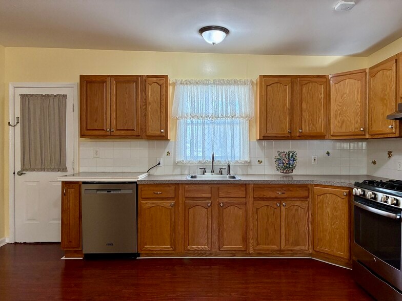 Building Photo - 42 Primrose St