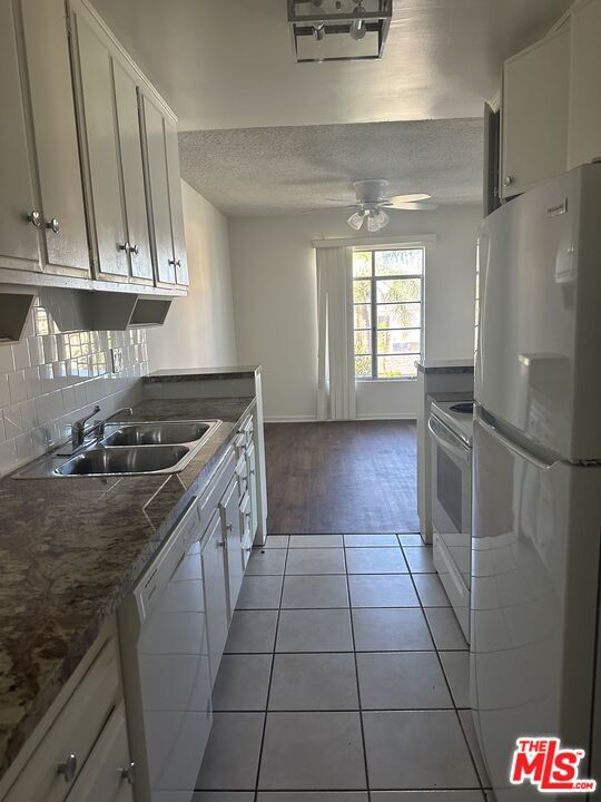 Building Photo - 1420 S Oakhurst Dr