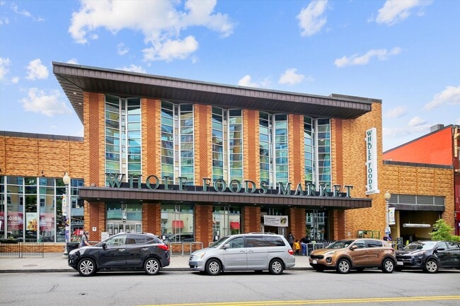 Building Photo - 1BR/1BA w/ Private Patio in DuPont Circle! Location, Location, Location!