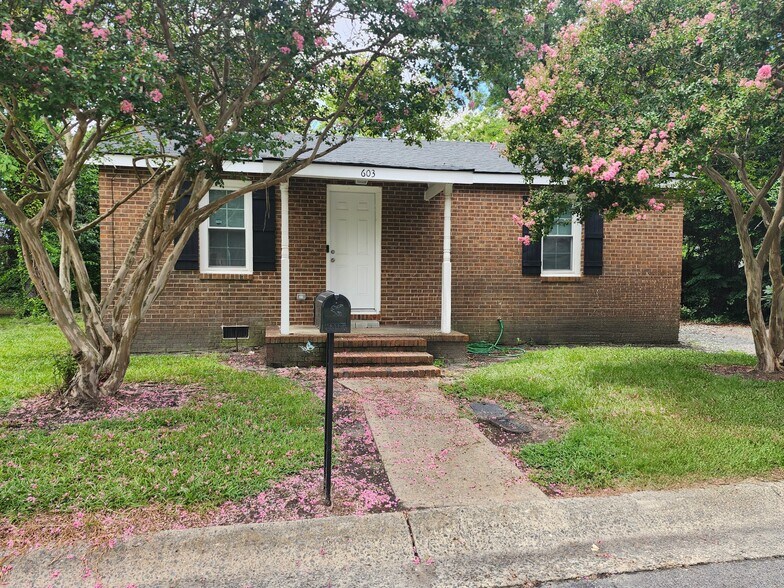 Primary Photo - 603 Hugh St
