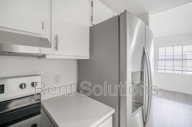 Building Photo - 4928 W Gandy Blvd