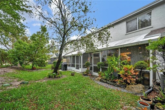 Building Photo - 1432 Ave