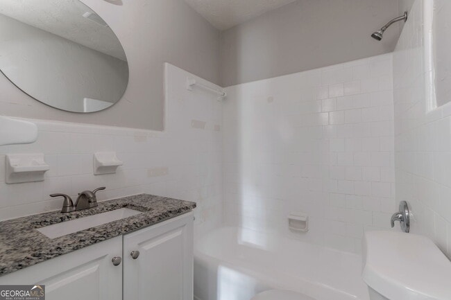 Building Photo - 2364 Peachwood Cir NE