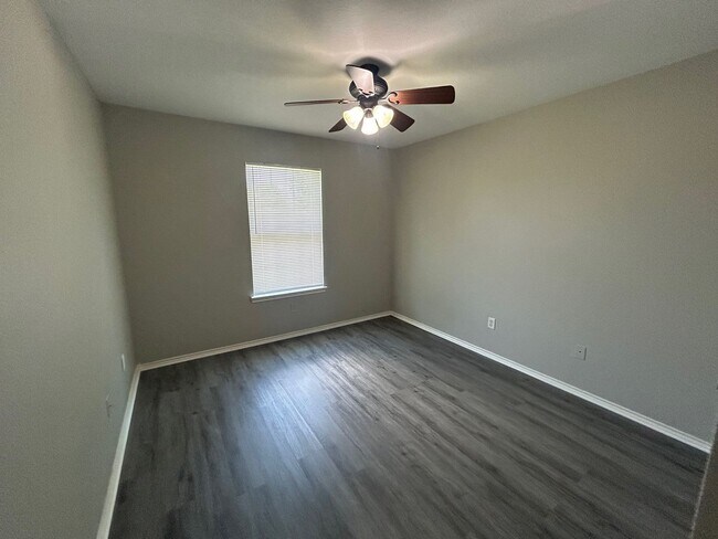 Building Photo - Spacious 4 bedroom China Spring Home