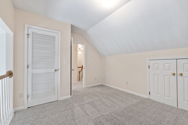 Building Photo - Lovely 3 bedroom townhome in fantastic Ral...