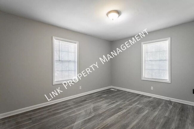 Building Photo - 2310 N Chamberlain Ave