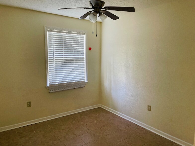 Building Photo - 6444 Silverleaf Ave