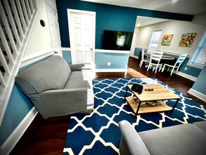 Building Photo - 1594 Main St