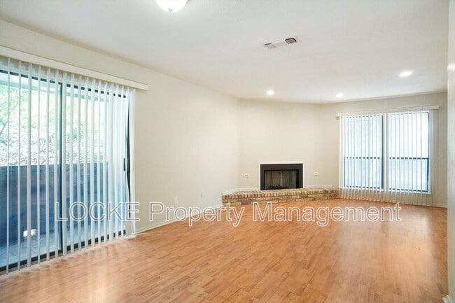 Building Photo - 4908 Byers Ave