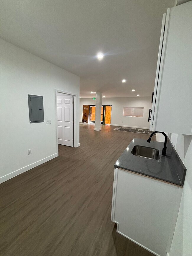 Interior Photo - Harvard Boulevard