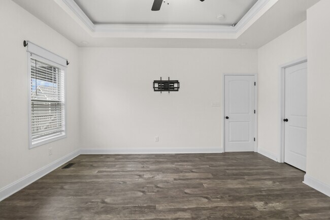 Building Photo - 525 Woodtrace Dr